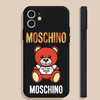 Ốp lưng viền vuông Gấu Moschino iphone 15prm,15pro,15,14prm,14plus,14pro,14,13prm,13pro,13,12prm,12pro,12,11prm,,...