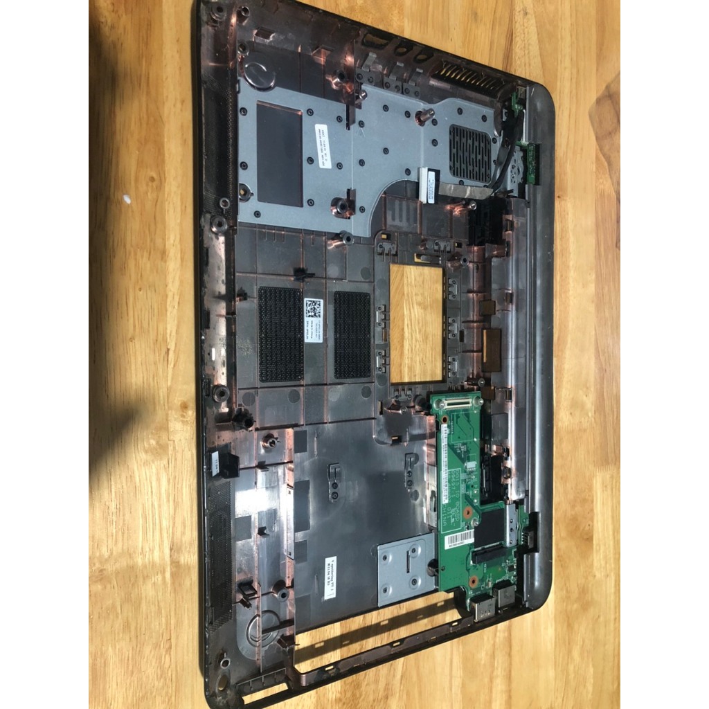 Thay MẶT D VỎ LAPTOP Dell Inspiron N5010