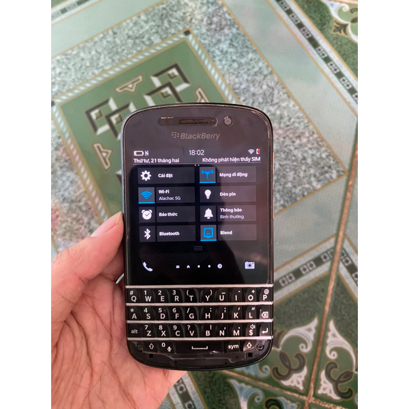 Xác điện thoại Blackberry Q10 không nhận sim