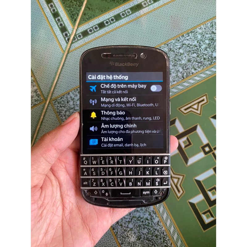 Xác điện thoại Blackberry Q10 không nhận sim