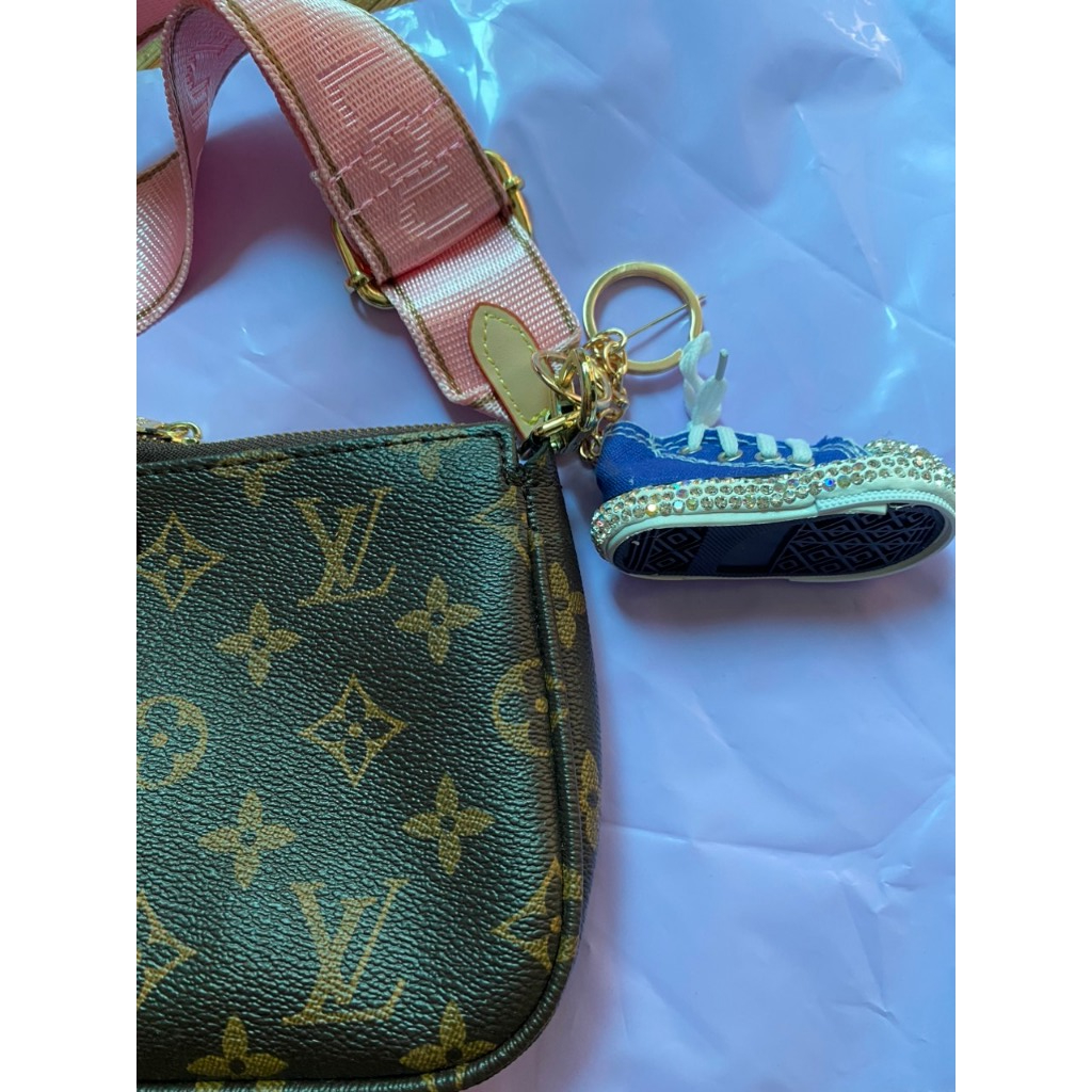 Móc khóa giày sneaker