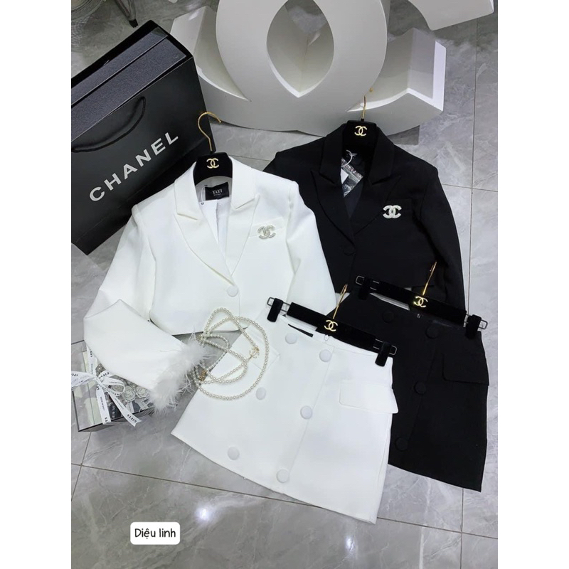 Set áo vest tay lông + chân váy ngắn cúc bọc