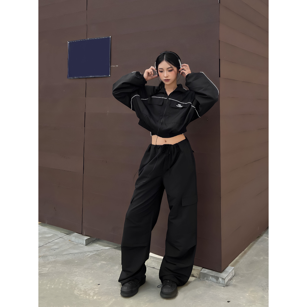Áo Khoác Dù Croptop TWENTI Thêu Logo