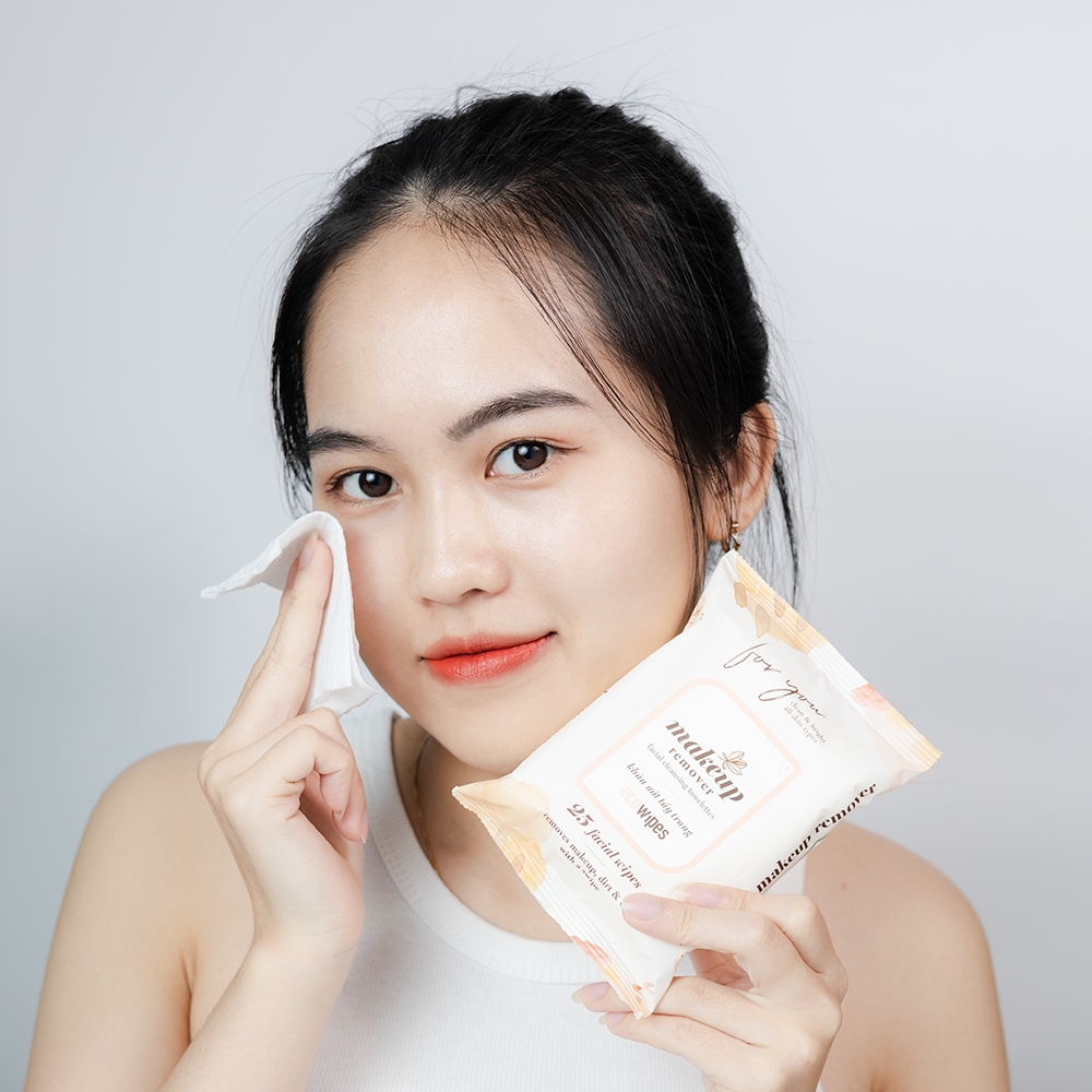 Combo 03 gói khăn giấy ướt tẩy trang Makeup Remover EcoWipes gói 25 tờ làm sạch lớp trang điểm nhanh chóng