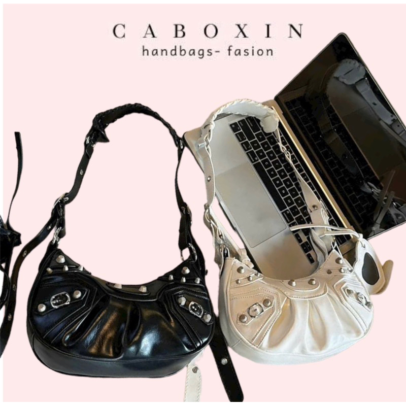 Tuai xách nữ kẹp nách cá tính