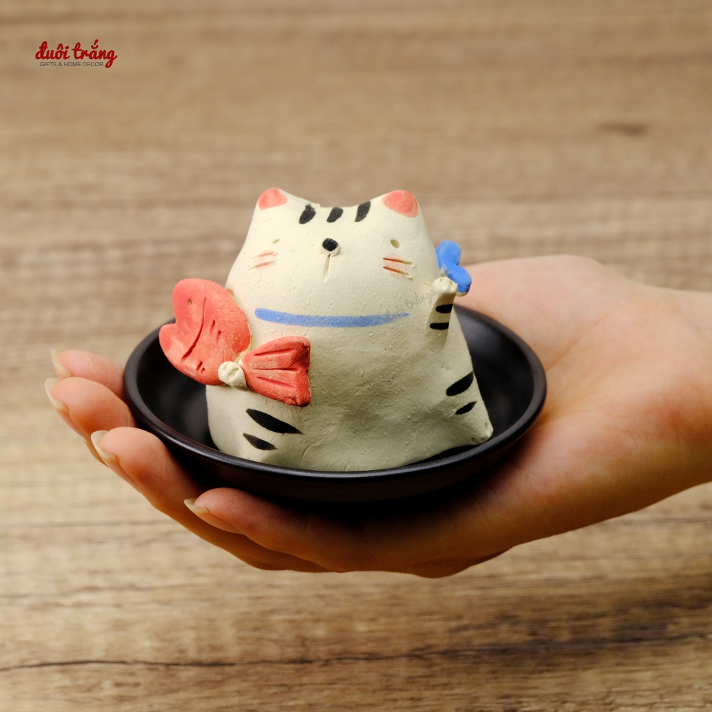 Tượng Mèo xông trầm Đĩa đen Ôm cá 7cm - Kanesan Shoten