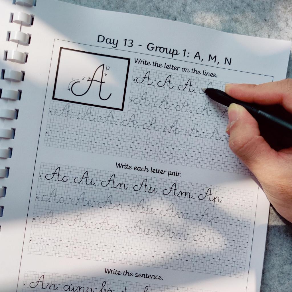 Workbook 30 Ngày Cải Thiện Chữ Viết Tay Vietnamese Cursive, Giúp Viết Đẹp, Nhanh Hơn