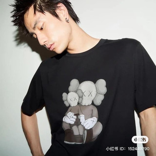 Áo Thun UT KAWS CỦA UNIQLO