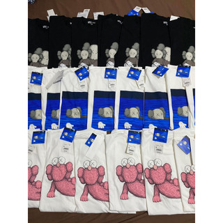 Áo Thun UT KAWS CỦA UNIQLO