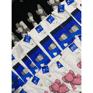 Áo Thun UT KAWS CỦA UNIQLO