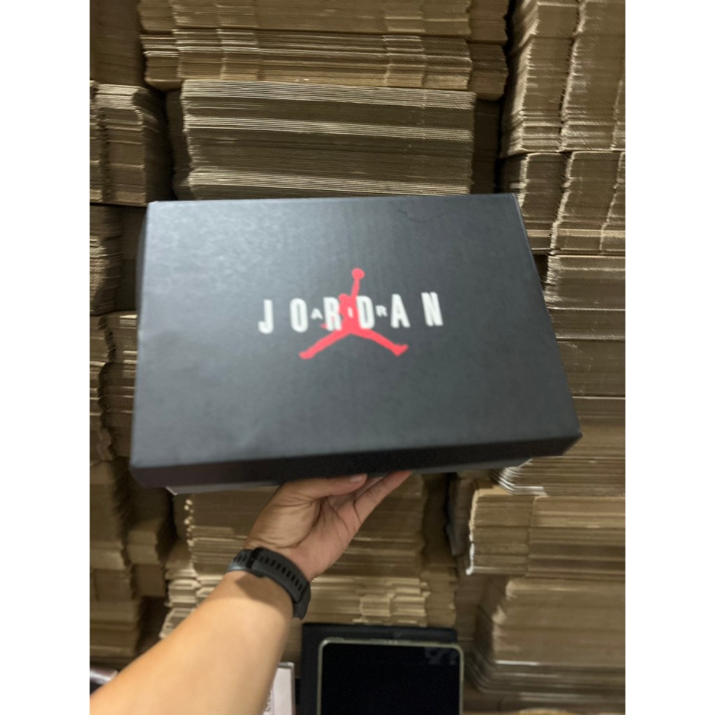 Hộp Đựng giày, dép NIKE JORDAN CHÍNH HÃNG MÀU ĐEN CÓ IN