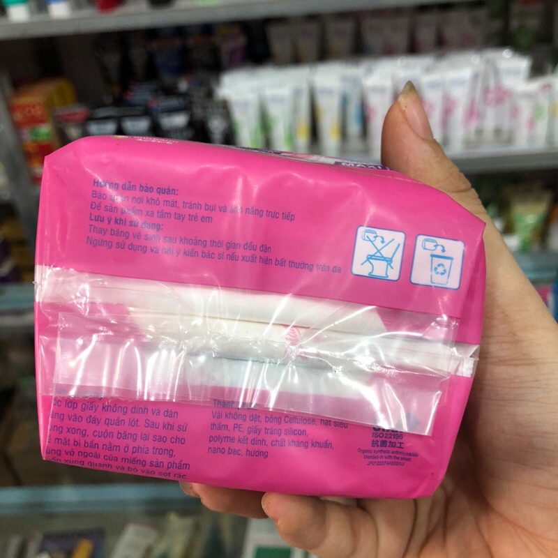 Băng vệ sinh Diana siêu thấm kiểm soát mùi - có cánh 8 miếng Maxi