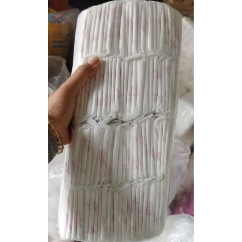 100 miếng băng vệ sinh hàng ngày