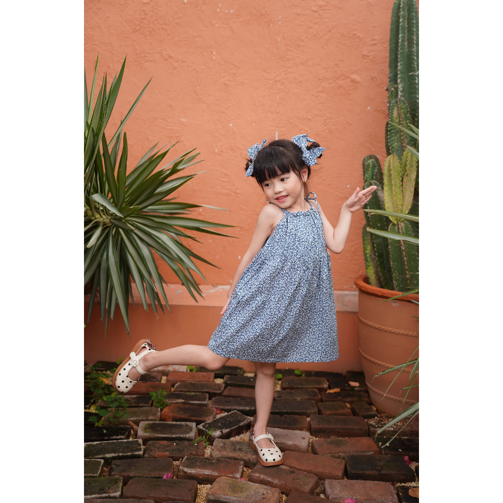 Váy đầm yếm hai dây họa tiết lá xanh dương Sora Chan - M016