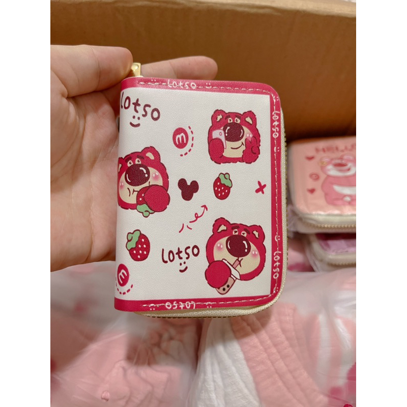 Ví mini nhiều ngăn họa tiết gấu dâu lotso đáng yêu.