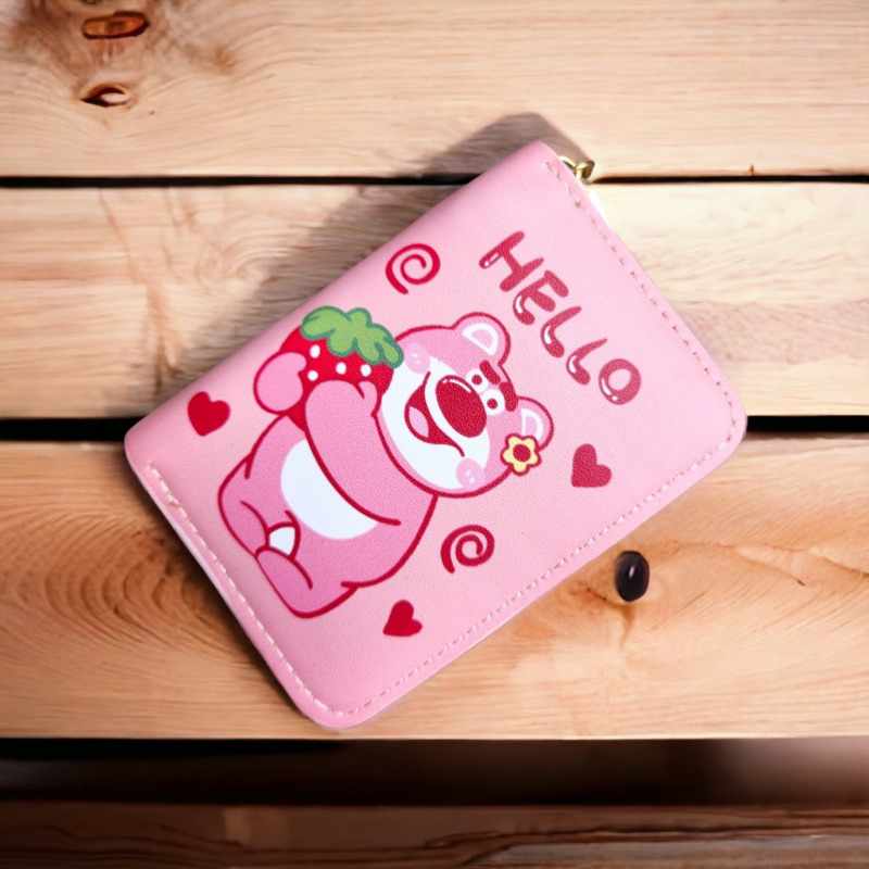 Ví mini nhiều ngăn họa tiết gấu dâu lotso đáng yêu.