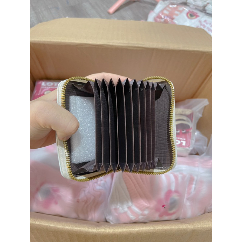 Ví mini nhiều ngăn họa tiết gấu dâu lotso đáng yêu.