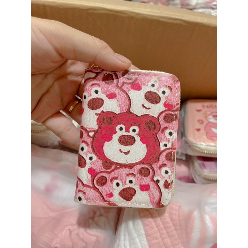 Ví mini nhiều ngăn họa tiết gấu dâu lotso đáng yêu.