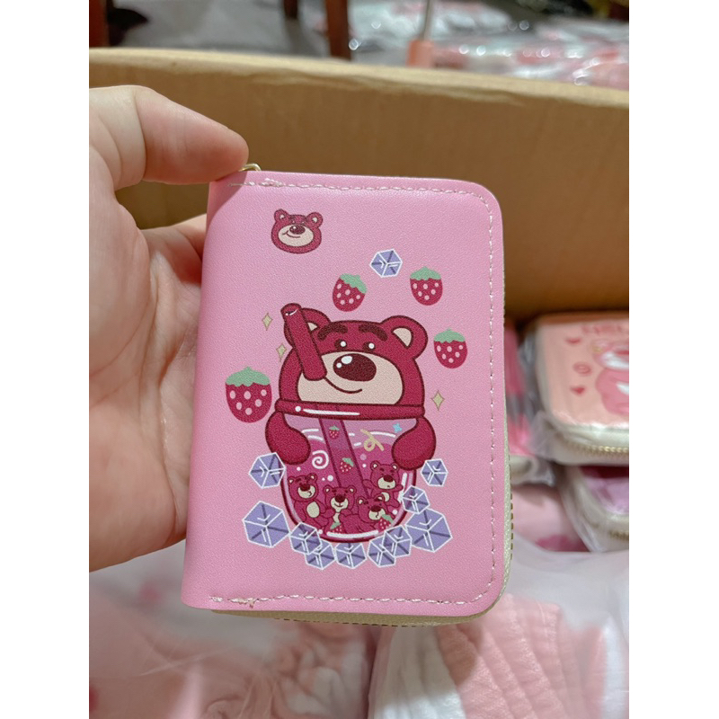 Ví mini nhiều ngăn họa tiết gấu dâu lotso đáng yêu.