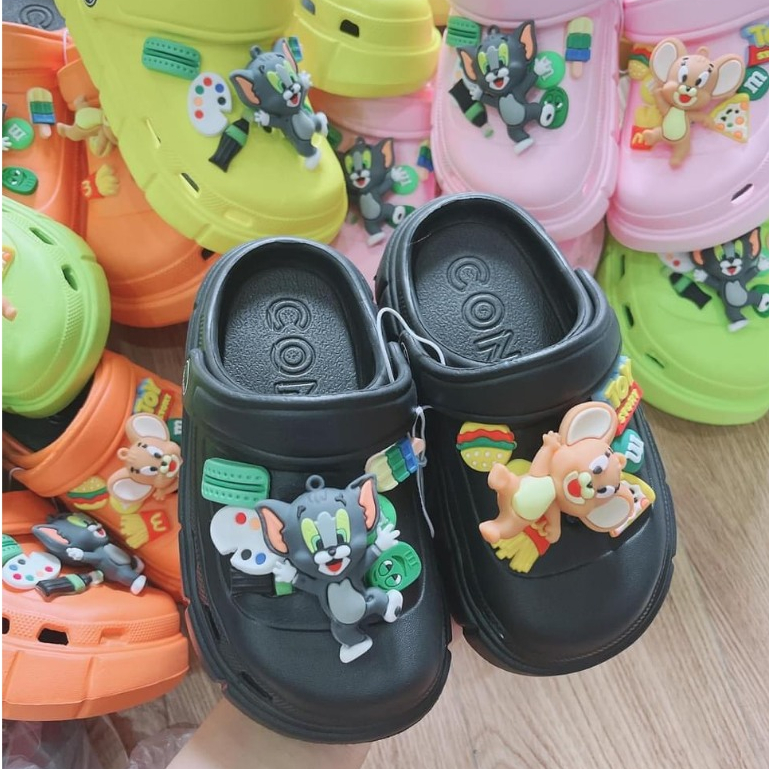 Dép Crocs cho bé trai, bé gái kèm bộ Sticker nổi Tom và Jerry cute dễ thương