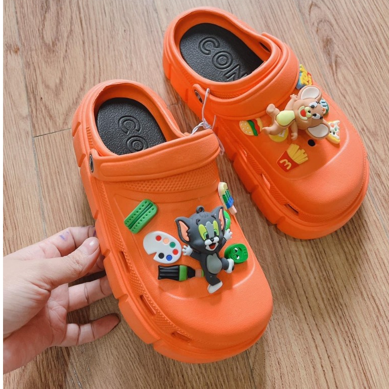 Dép Crocs cho bé trai, bé gái kèm bộ Sticker nổi Tom và Jerry cute dễ thương