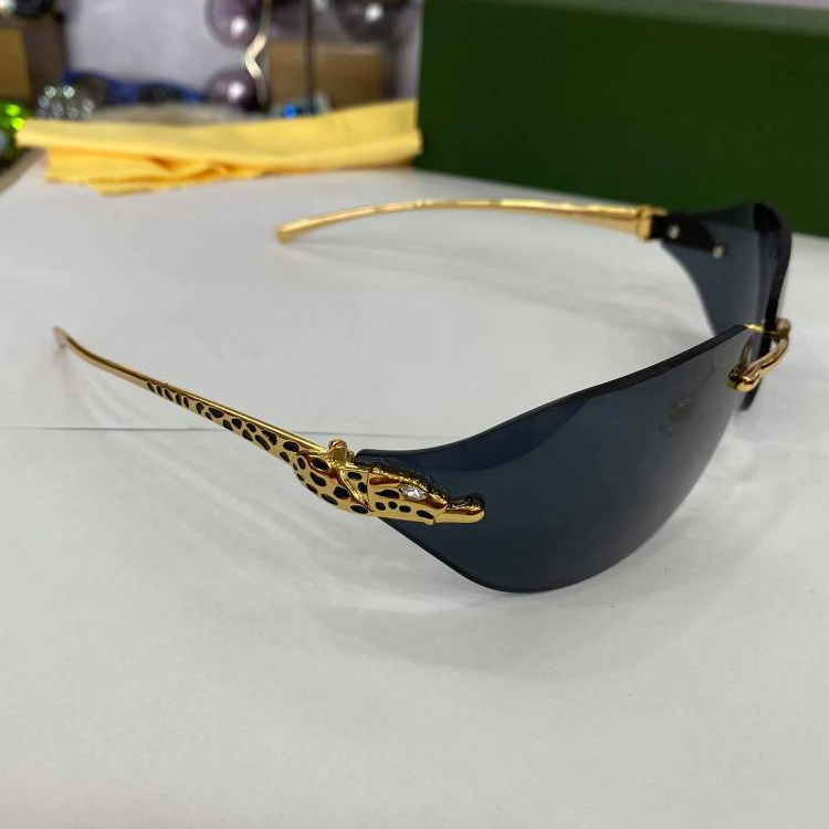 KÍNH CATIER HÀNG CHÍNH HÃNG ĐÃ QUA SỬ DỤNG. TRÒNG THỦY TINH CHỐNG UV. THỜI TRANG DÀNH CHO CẢ NAM VÀ NỮ