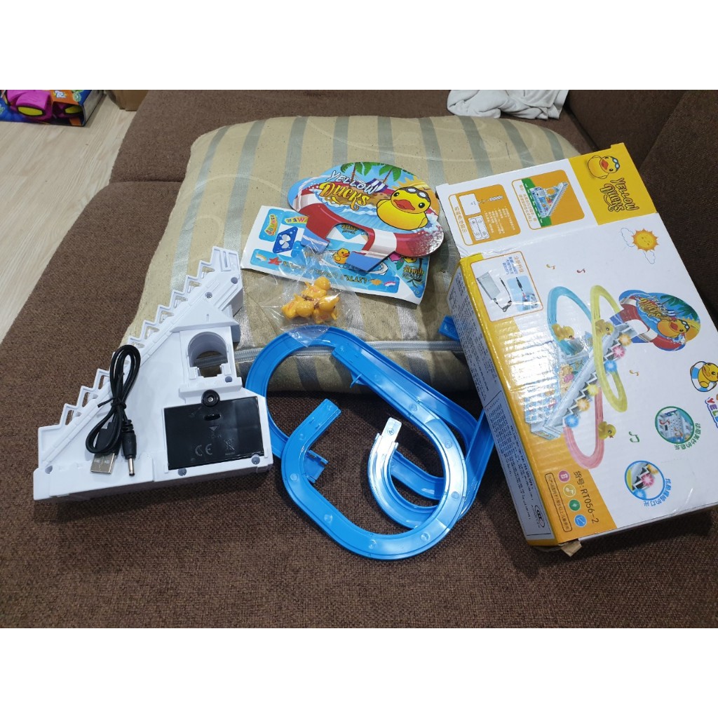 Đồ chơi vịt leo cầu thang có nhạc cho bé