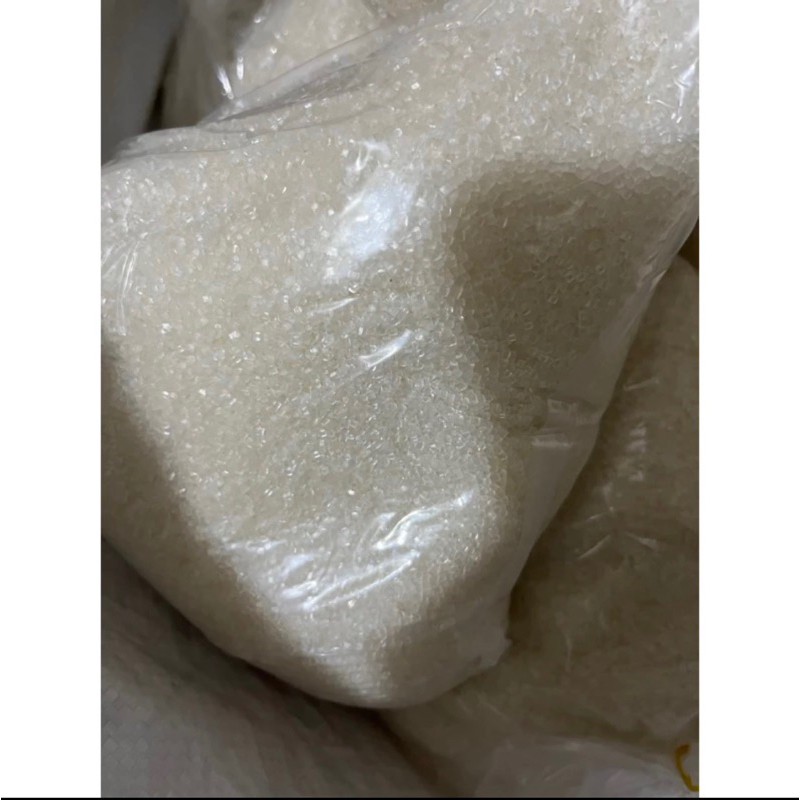 2kg đường trắng mịn hoặc to khô ngà