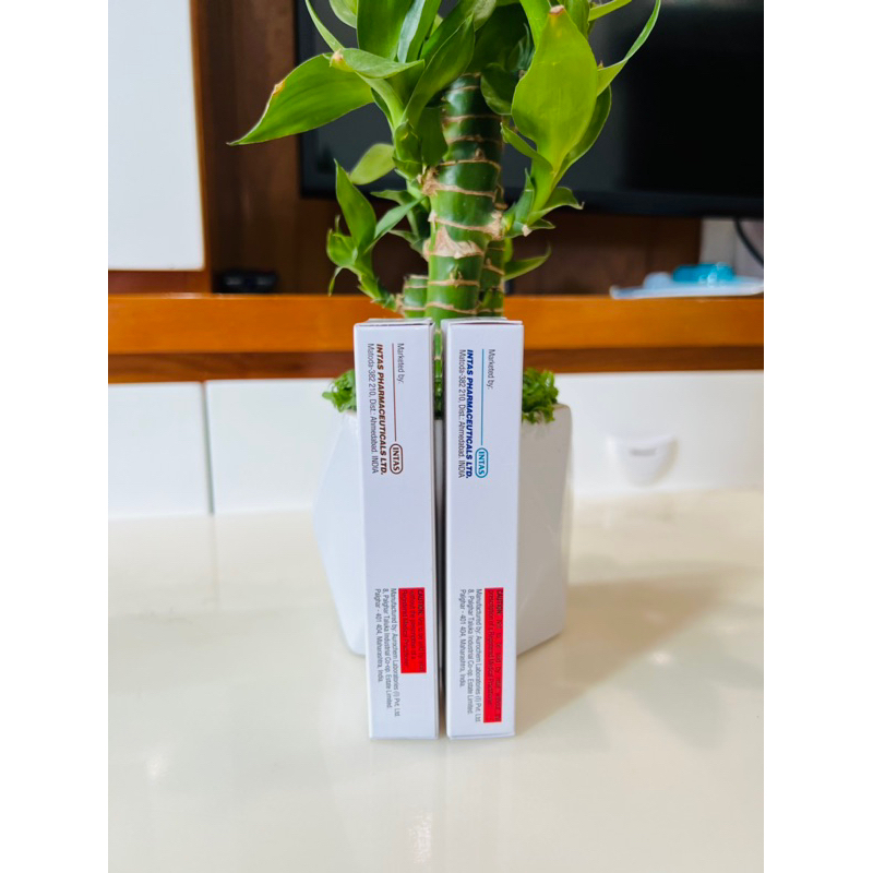 Chấm mụn Azelaic Acid 20% Ezanic gel giúp hỗ trợ giảm mụn mờ thâm dưỡng trắng cho da - Hộp 15g - UNIFA - Uy Phat Pharma