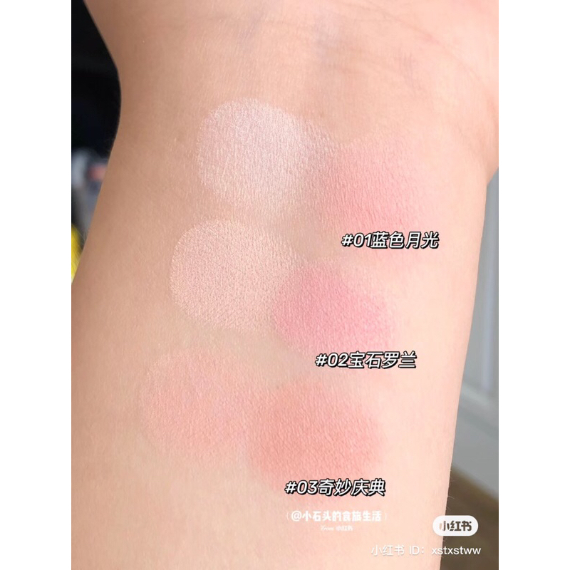 Phấn má hồng Flower Knows dòng Circus