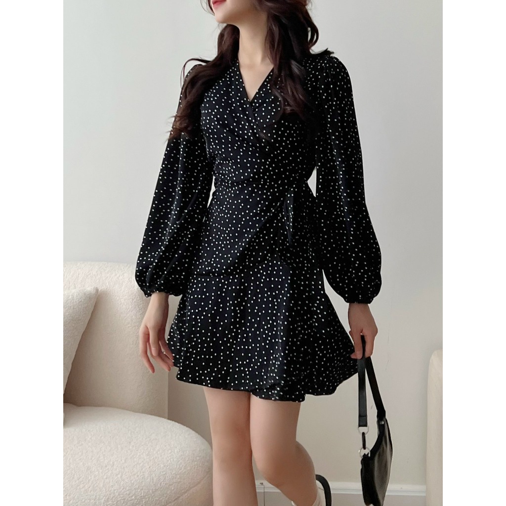 ĐẦM CỔ V CHẤM BI CÓ DÂY THẮT EO FORM XOÈ tiểu thư D5