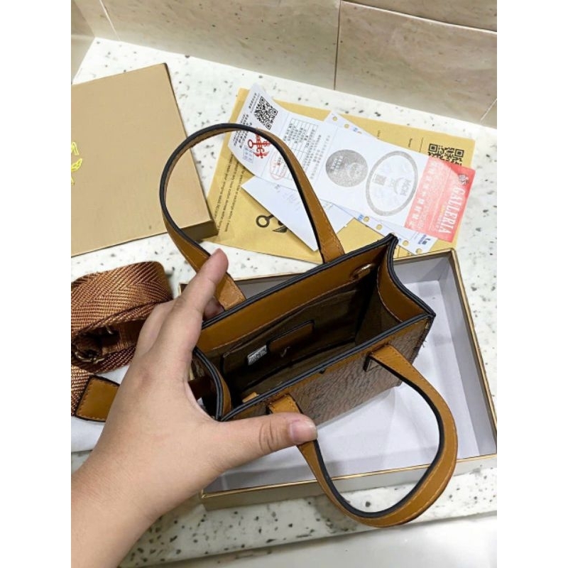 Túi quai xách kèm móc chó siêu xinh sz 18cm full hộp