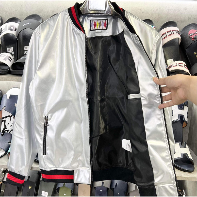 Áo Khoác Bomber GC Bạc Viền Cổ Đỏ Hai Lớp Siêu Ấm 3459 Bin Store