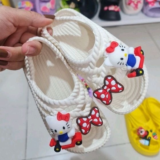 Dép bánh mì quai sau cho bé chống nước đế cao 3cm siêu nhẹ kèm hình mèo chạy xe