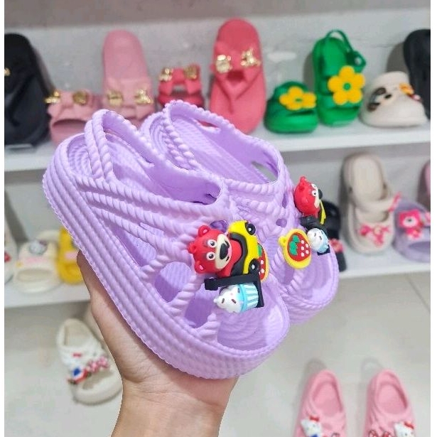 Dép bánh mì quai sau cho bé chống nước đế cao 3cm siêu nhẹ kèm hình mèo chạy xe