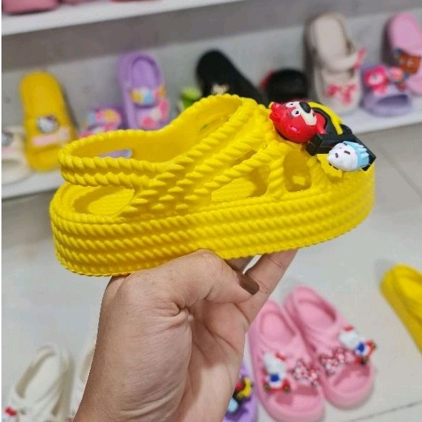 Dép bánh mì quai sau cho bé chống nước đế cao 3cm siêu nhẹ kèm hình mèo chạy xe