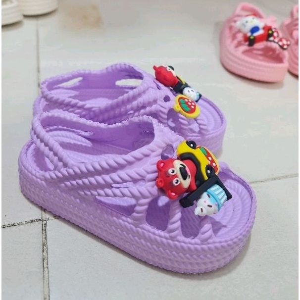 Dép bánh mì quai sau cho bé chống nước đế cao 3cm siêu nhẹ kèm hình mèo chạy xe