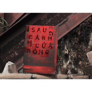 Sách - Sau cánh cửa đóng