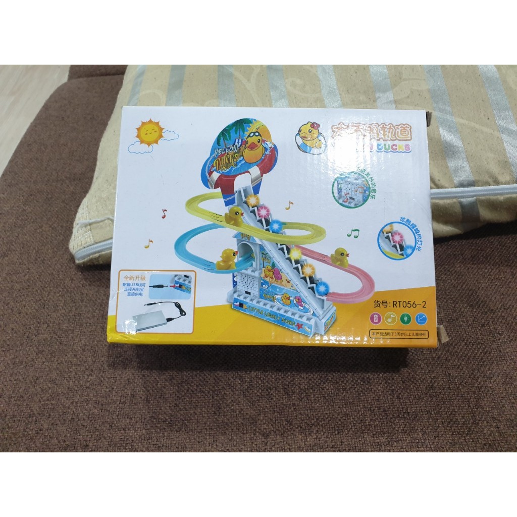 Đồ chơi vịt leo cầu thang có nhạc cho bé