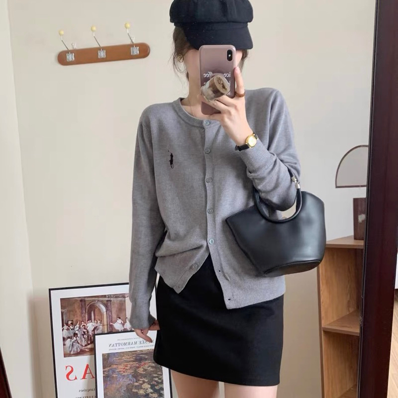 ÁO CARDIGAN LEN LOGO NGỰA THÊU | STUDIOBY25