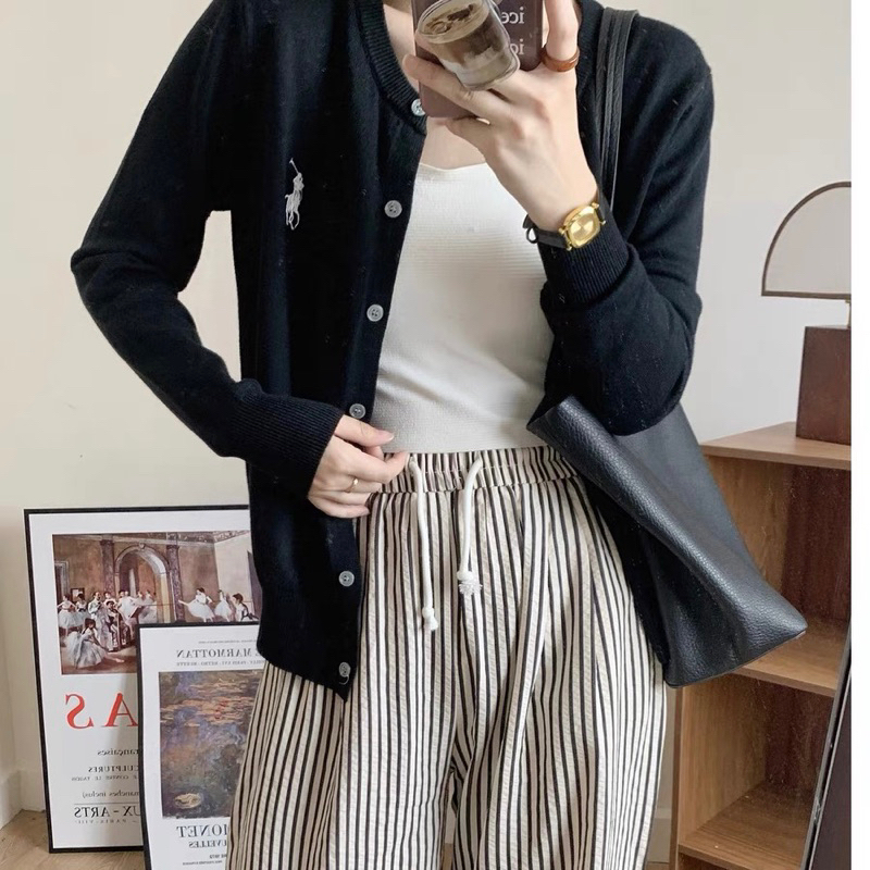 ÁO CARDIGAN LEN LOGO NGỰA THÊU | STUDIOBY25