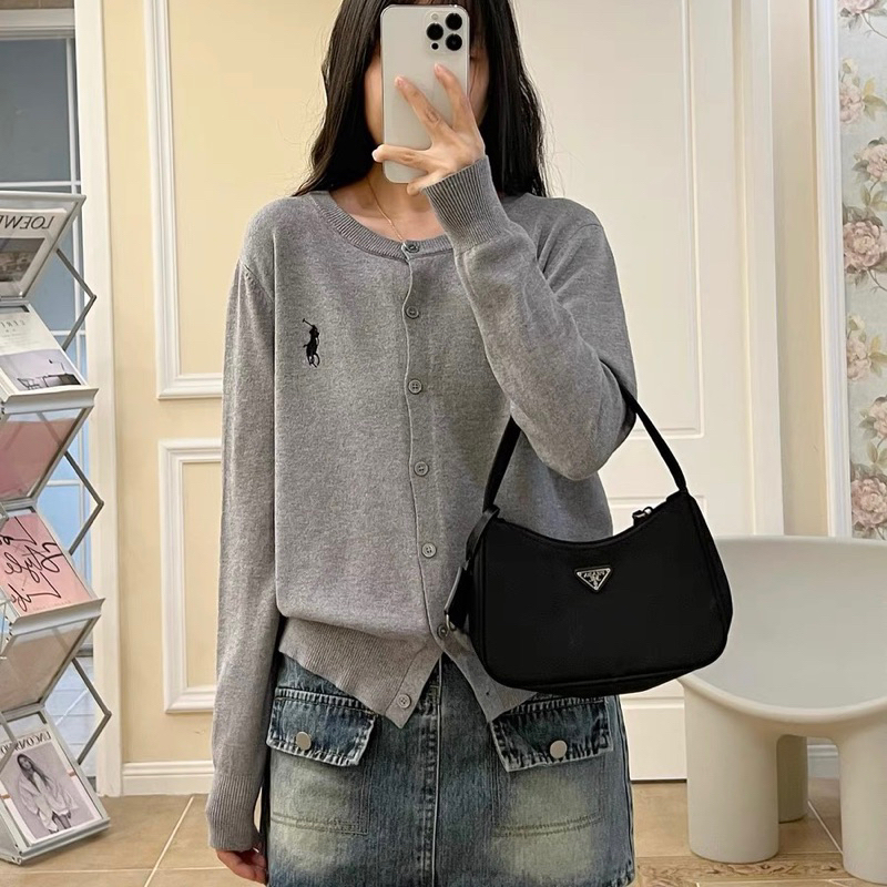 ÁO CARDIGAN LEN LOGO NGỰA THÊU | STUDIOBY25