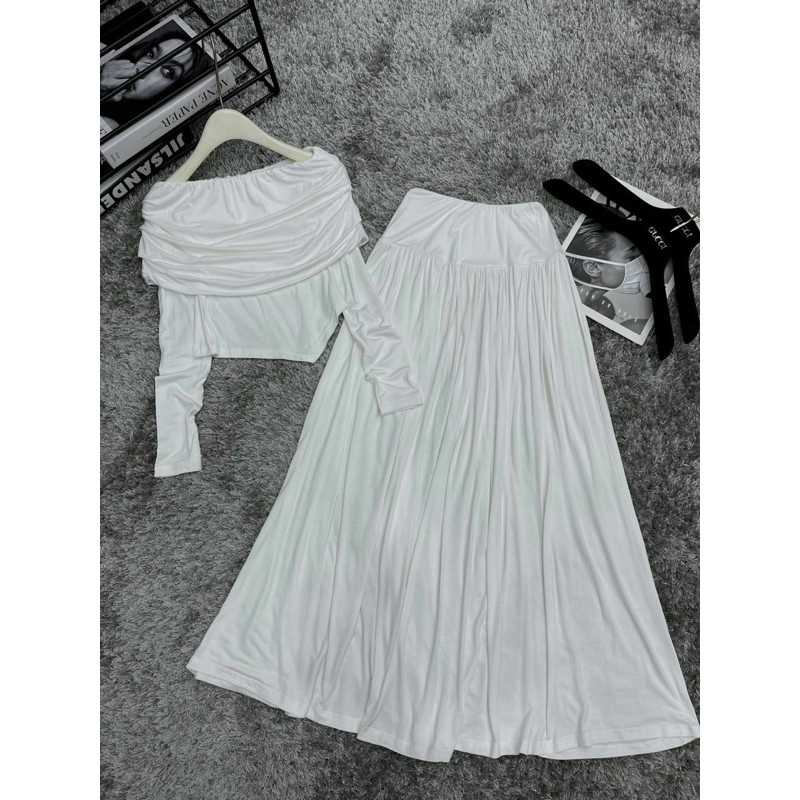 Set áo tay dài trễ vai phối chân váy xoè