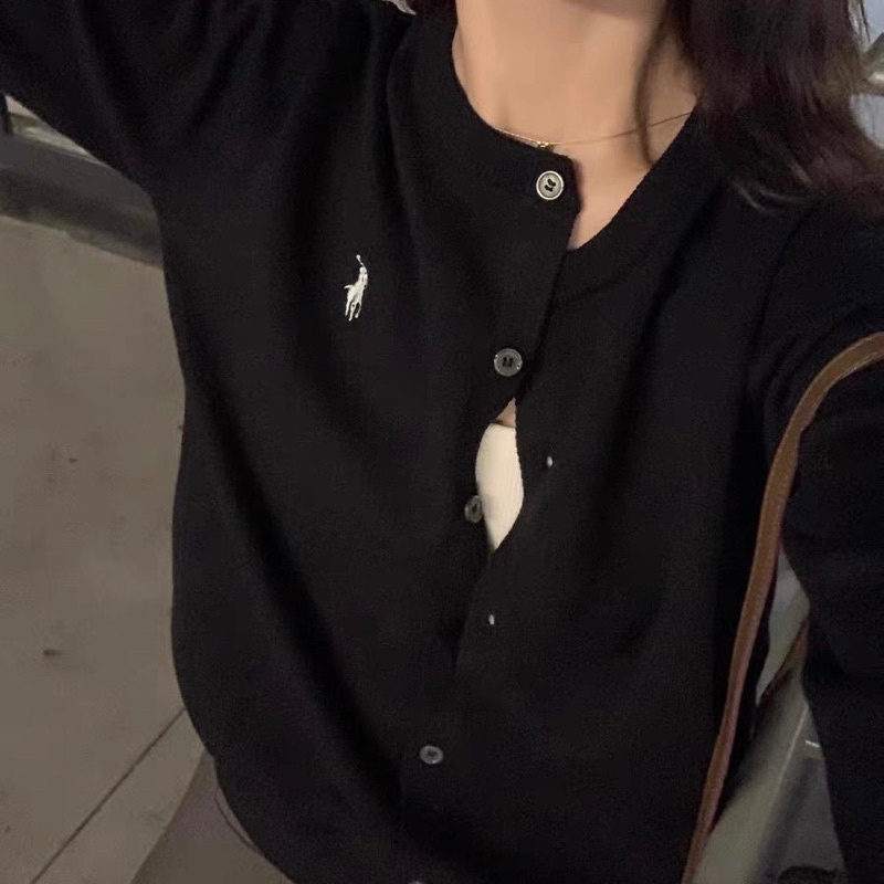 ÁO CARDIGAN LEN LOGO NGỰA THÊU | STUDIOBY25