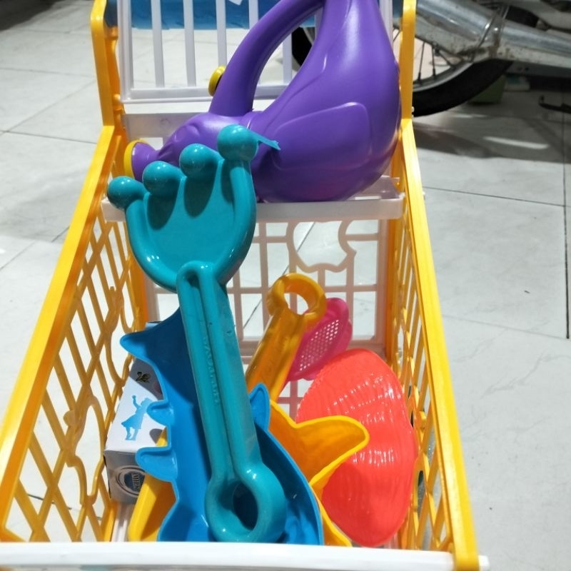 Xe đẩy siêu thị, có nhạc ,kèm nhiều chi tiết để bé chơi cát, ảnh thật