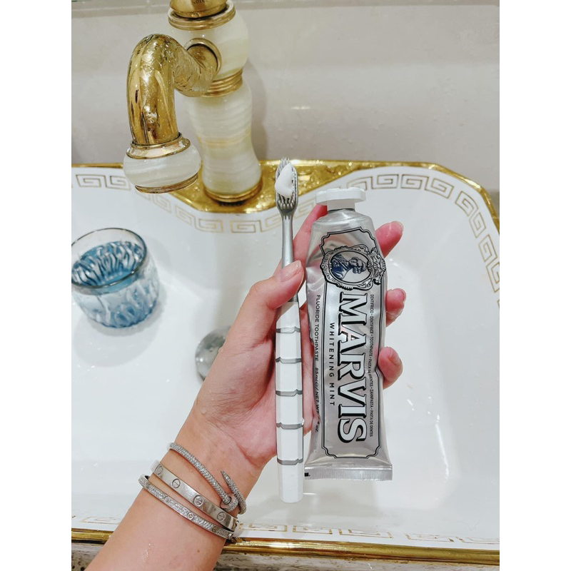 Kem đánh răng Marvis Whitening Mint