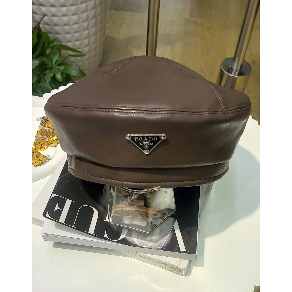 Nón beret da PU logo kim loại chữ PODAQ có dây rút điều chỉnh vòng đầu