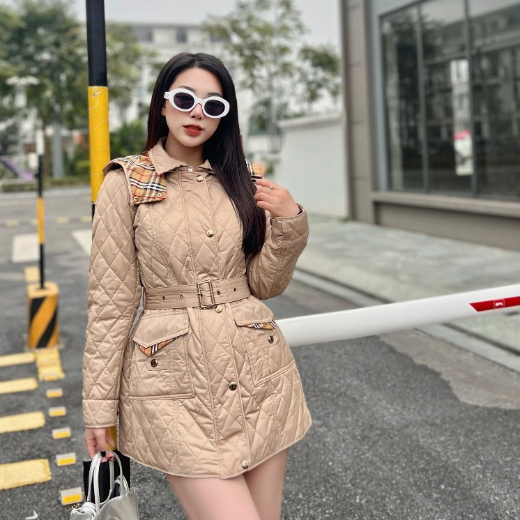 Áo Phao nữ BBR trần trám dáng lỡ có đai eo túi hộp nắp túi phối kẻ trần bông hàng QUẢNG CHÂU cao cấp thu đông 2023