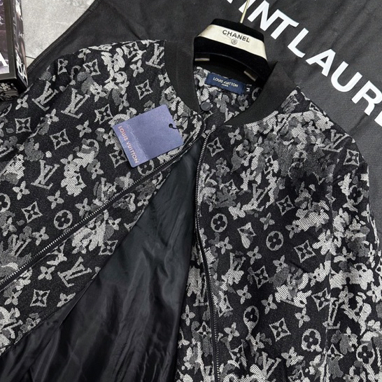 Áo bomber LV loang bản đẹp, vải bò loang chất liệu dài dặn bản SUPPER hàng QC cao cấp giời trẻ xu hướng | BigBuy360 - bigbuy360.vn