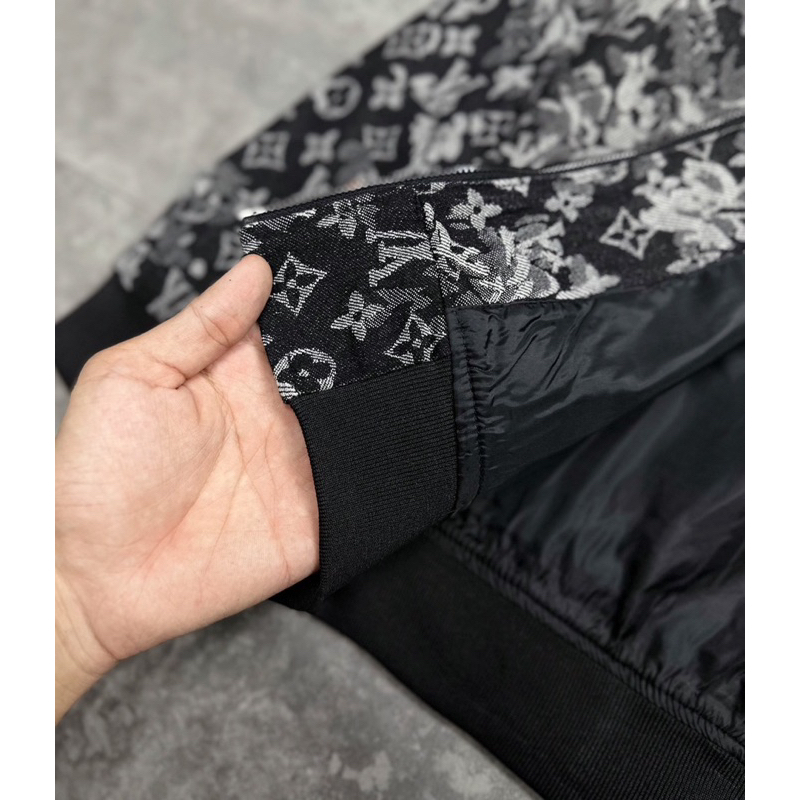 Áo bomber LV loang bản đẹp, vải bò loang chất liệu dài dặn bản SUPPER hàng QC cao cấp giời trẻ xu hướng | BigBuy360 - bigbuy360.vn
